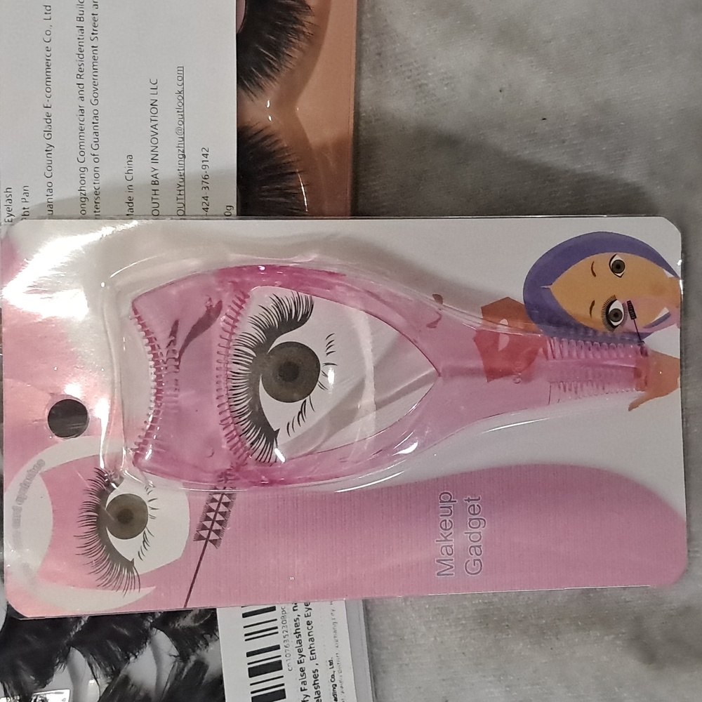 False Eyelashes 2 Sets With Eyelash Curler - Picture 4 of 4